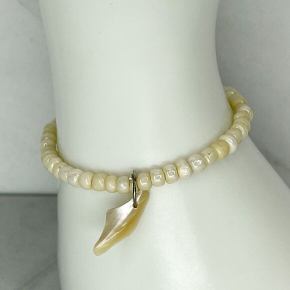 Shell Charm Beaded Stretch Bracelet - Picture 5 of 8